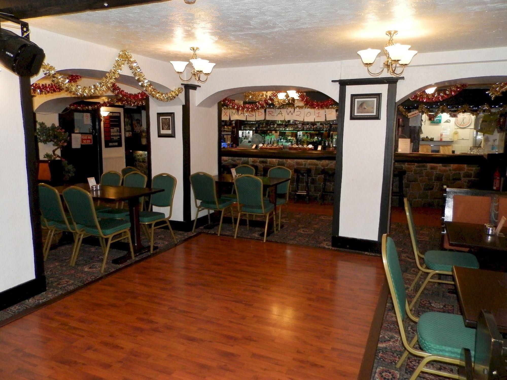 Wayside Cheer Hotel Castel Exterior photo