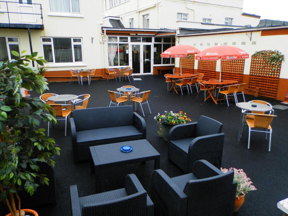 Wayside Cheer Hotel Castel Exterior photo